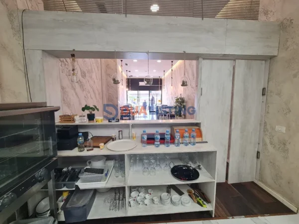 Tirane, jepet me qera lokal Kati 0, 86 m² 1.100 € (liqeni artificial , rruga kosovareve)