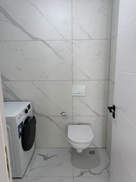 Tirane, jepet me qera apartament 2+1 Kati 1, 630 € (5 Maji)
