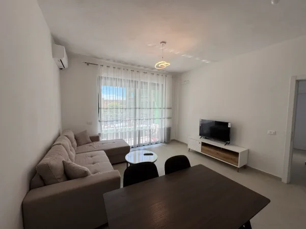 Tirane, jepet me qera apartament 2+1 Kati 1, 630 € (5 Maji)