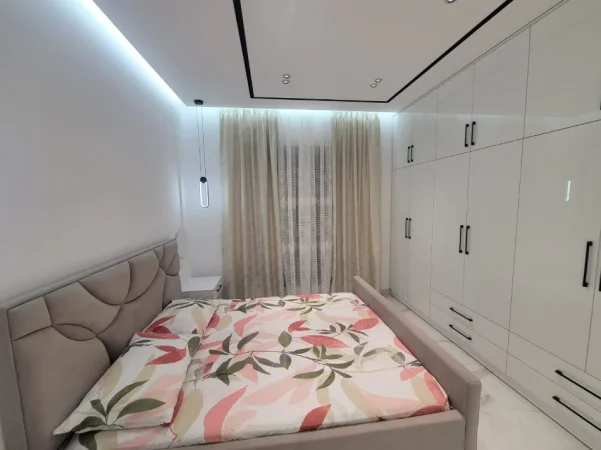 Tirane, jepet me qera apartament 2+1+Aneks+Ballkon Kati 5, 120 m² 1.100 € (Kompleksi Delijorgji)