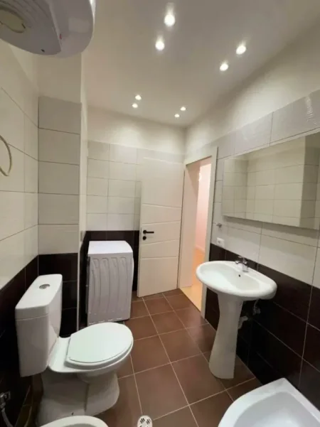 Tirane, jepet me qera apartament 1+1 Kati 7, 530 € (Astir)