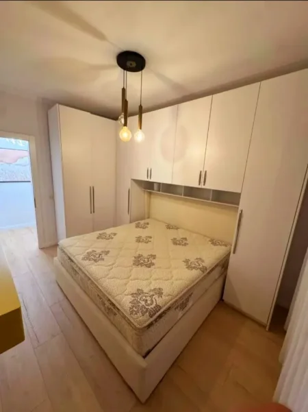Tirane, jepet me qera apartament 1+1 Kati 7, 530 € (Astir)