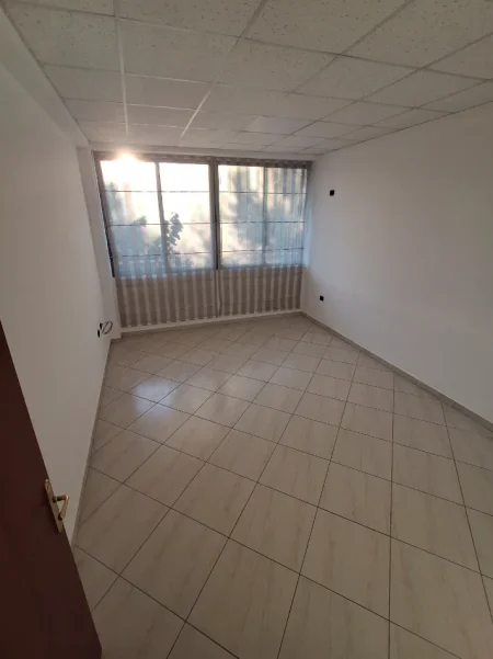 Tirane, jepet me qera zyre Kati 2, 60 m² 600 € 