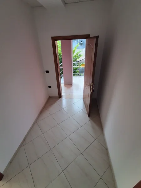 Tirane, jepet me qera zyre Kati 2, 60 m² 600 € 