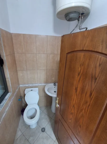 Tirane, jepet me qera zyre Kati 2, 60 m² 600 € 
