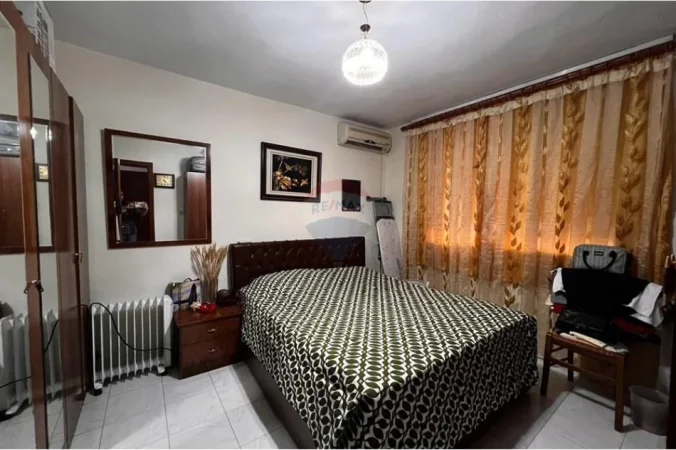 Medrese, Apartament 2+1 per qira - 40000 Lek