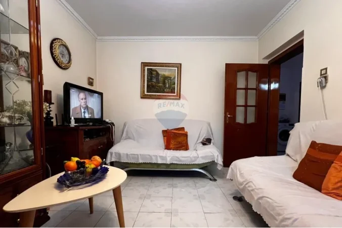 Medrese, Apartament 2+1 per qira - 40000 Lek