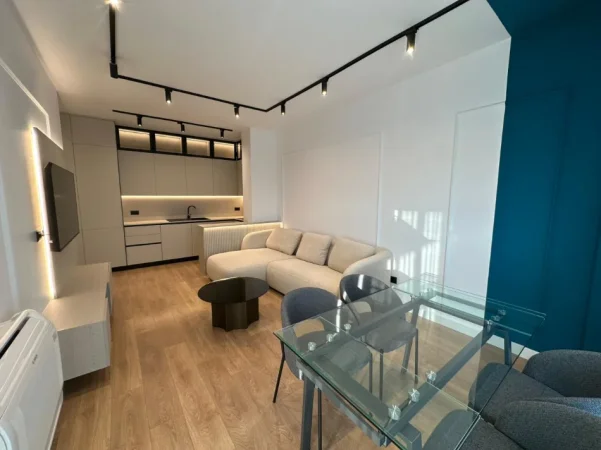Tirane, jepet me qera apartament 1+1 Kati 8, 70 m² 800 € (Porcelani)
