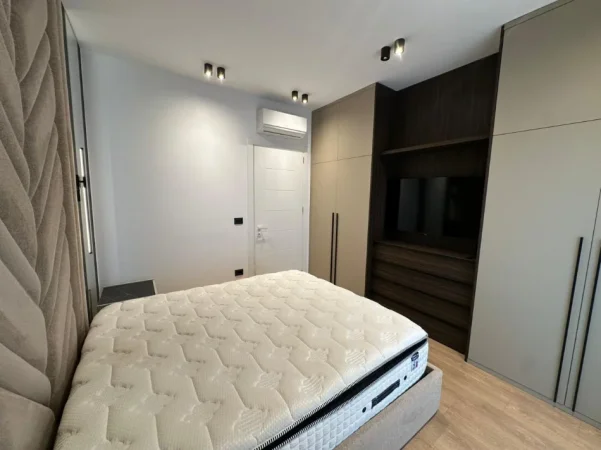 Tirane, jepet me qera apartament 1+1 Kati 8, 70 m² 800 € (Porcelani)