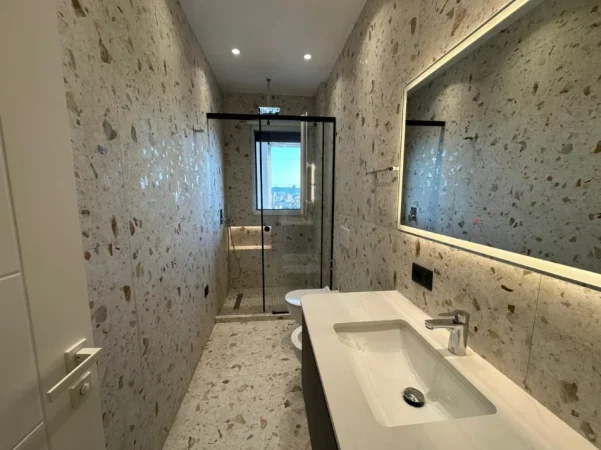 Tirane, jepet me qera apartament 1+1 Kati 8, 70 m² 800 € (Porcelani)