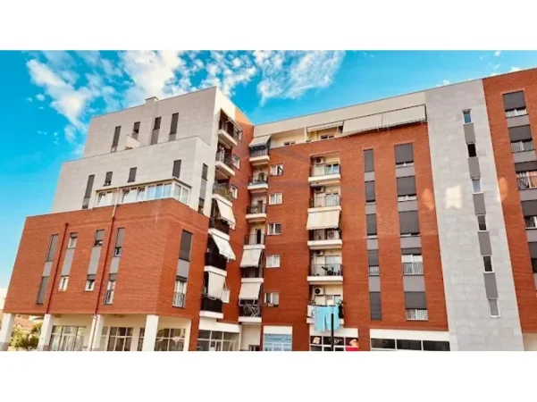 Tirane, jepet me qera apartament 2+1 Kati 2, 130 m² 767 € (ALI DEMI)