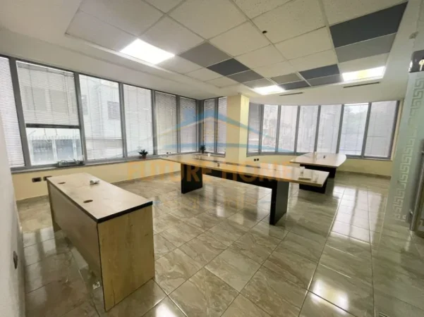Tirane, shitet zyre Kati 1, 343 m² 1.200.000 € 