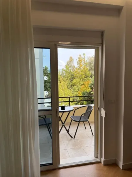Tirane, jepet me qera apartament 1+1 Kati 2, 75 m² 750 € (kopshti zologjik)