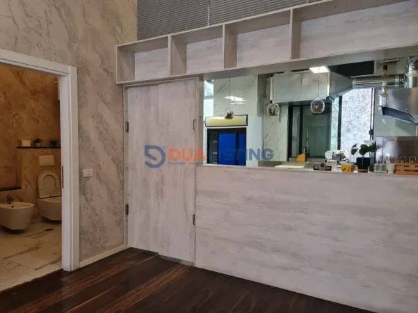 Tirane, jepet me qera bar-resorant Kati 0, 86 m² 1.100 € (komuna e parisit)