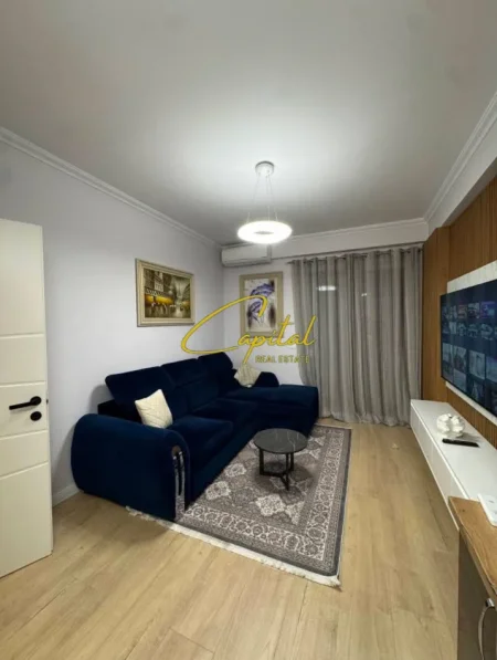 Tirane, jepet me qera apartament 1+1 Kati 7, 70 m² 500 € (ASTIR)