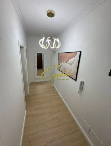 Tirane, jepet me qera apartament 1+1 Kati 7, 70 m² 500 € (ASTIR)