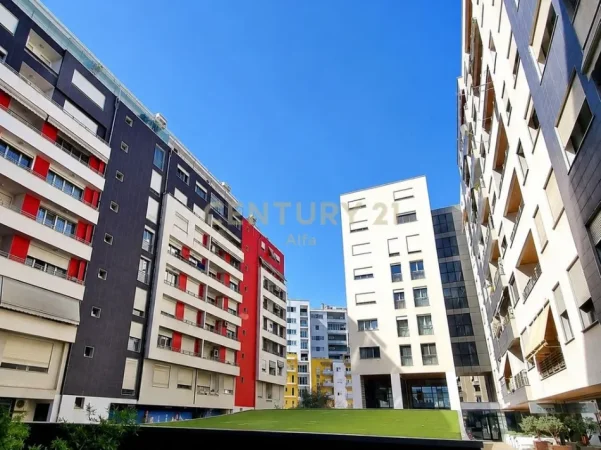 Tirane, jepet me qera apartament 3+1+Aneks+Ballkon Kati 4, 150 m² 2.500 € (Liqeni i Tiranes)