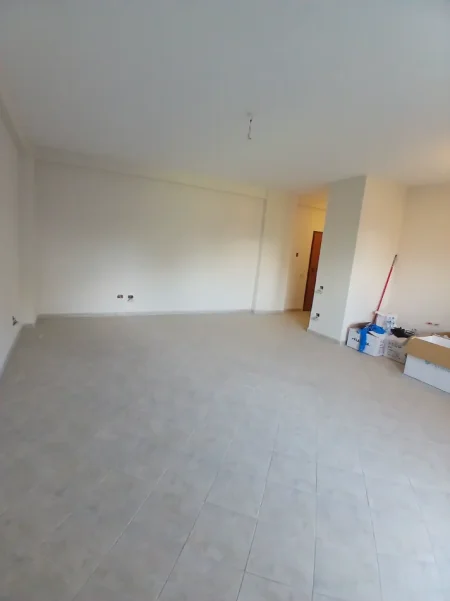 Tirane, shitet apartament 2+1+Ballkon Kati 2, 108 m² 131.000 € (Kasem Shima, Kashar)