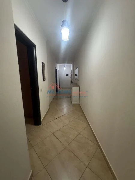 Tirane, jepet me qera apartament 2+1+Ballkon Kati 3, 110 m² 650 € (Don Bosko)
