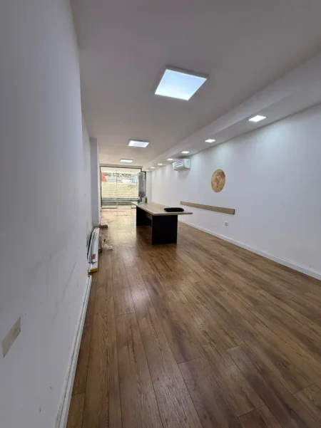 Tirane, jepet me qera ambjent biznesi Kati 0, 44 m² 630 € (Rruga Dritan Hoxha)