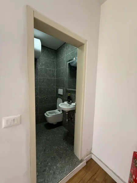 Tirane, jepet me qera ambjent biznesi Kati 0, 44 m² 630 € (Rruga Dritan Hoxha)
