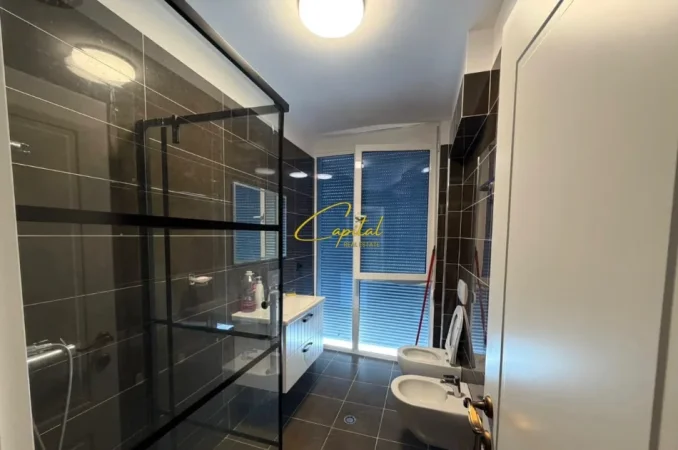 Tirane, jepet me qera apartament 2+1 Kati 2, 70 m² 750 € (RRUGA E BARRIKADAVE)