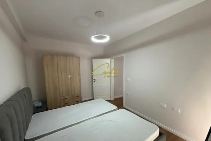 Tirane, jepet me qera apartament 2+1 Kati 2, 70 m² 750 € (RRUGA E BARRIKADAVE)