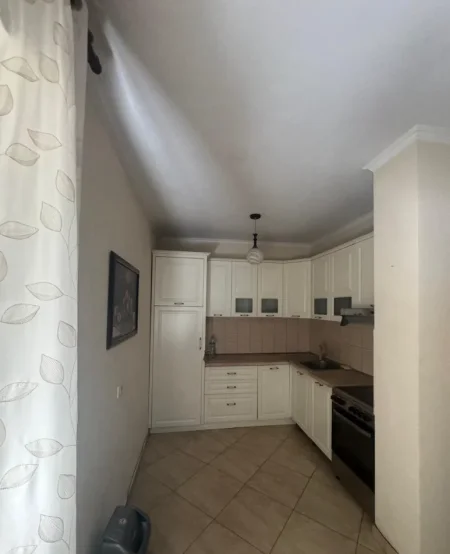 Tirane, jepet me qera apartament 2+1 Kati 3, 110 m² 650 € (Don Bosco , pran Dental Turk)