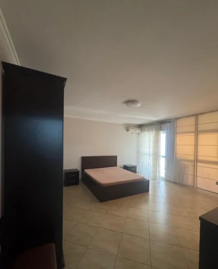 Tirane, jepet me qera apartament 2+1 Kati 3, 110 m² 650 € (Don Bosco , pran Dental Turk)