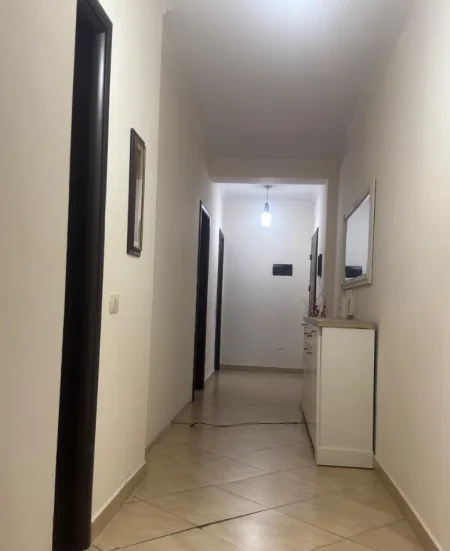 Tirane, jepet me qera apartament 2+1 Kati 3, 110 m² 650 € (Don Bosco , pran Dental Turk)