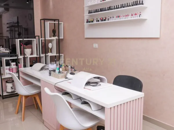 Tirane, jepet me qera aktivitet biznesi Kati 0, 45 m² 1.800 € (Kristal Center)