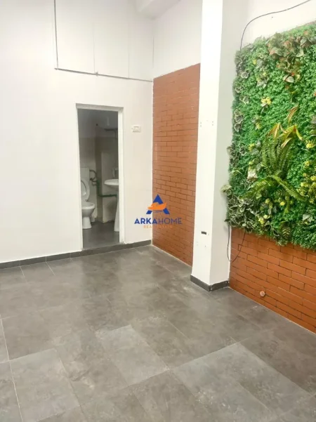 Tirane, jepet me qera ambjent biznesi Kati 0, 20 m² 373 € 