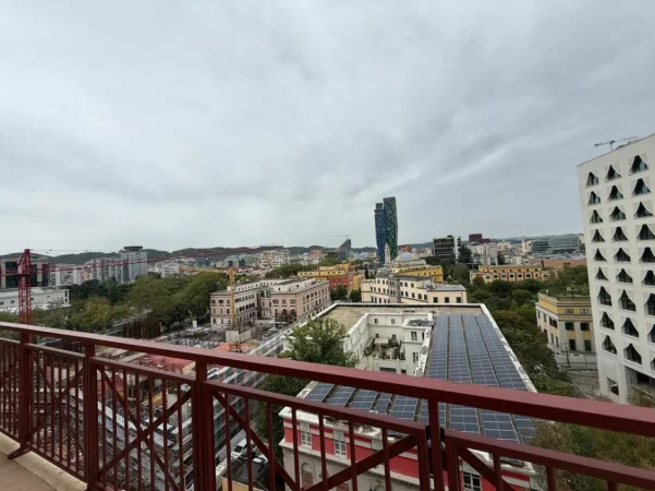 Tirane, jepet me qera ambjent biznesi Kati 8, 137 m² 2.000 € (Qender)