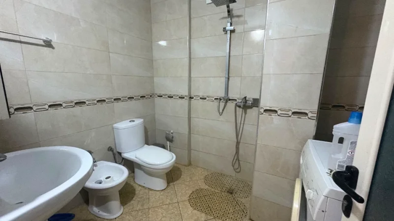 Tirane, jepet me qera apartament 2+1+Ballkon Kati 3, 90 m² 500 € (Astir prane Big Pjata)