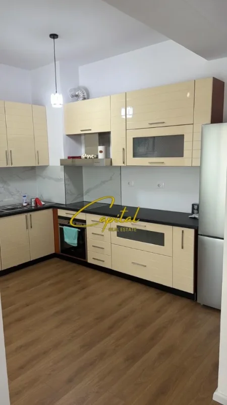 Tirane, jepet me qera apartament 2+1 Kati 7, 96 m² 500 € (ALI DEMI)