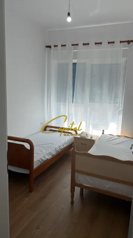 Tirane, jepet me qera apartament 2+1 Kati 7, 96 m² 500 € (ALI DEMI)