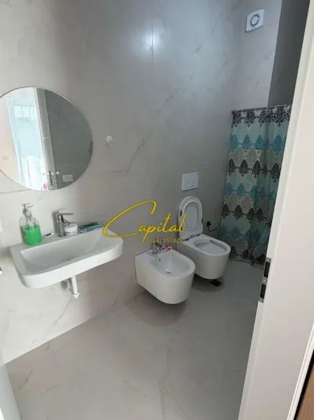 Tirane, jepet me qera apartament 2+1 Kati 7, 96 m² 500 € (ALI DEMI)