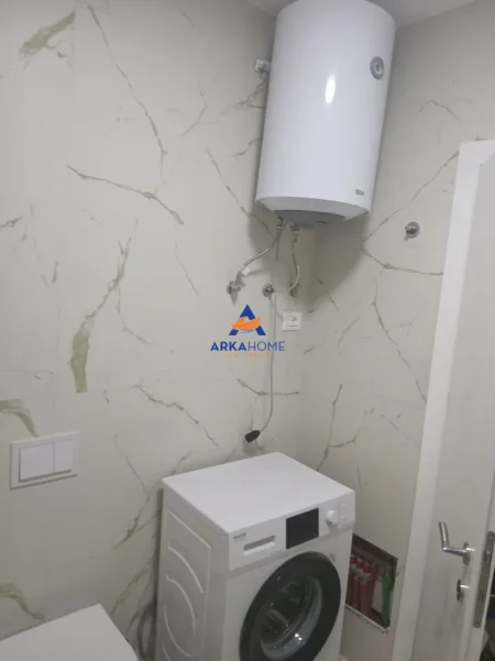 Tirane, jepet me qera apartament 2+1+Ballkon Kati 1, 90 m² 533 € 