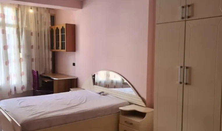Tirane, jepet me qera apartament 2+1 , 100 m² 500 €
