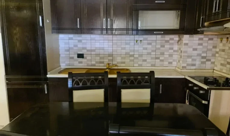 Tirane, jepet me qera apartament 2+1 , 100 m² 500 €