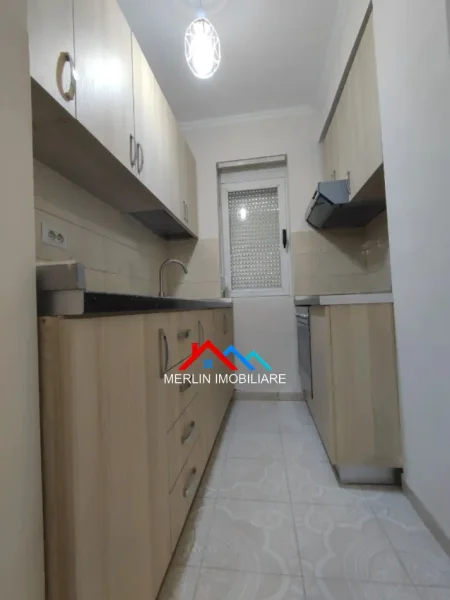 Tirane, jap me qera apartament 2+1+Ballkon Kati 1, 90 m² 800 € (RRUGA FORTUZI)