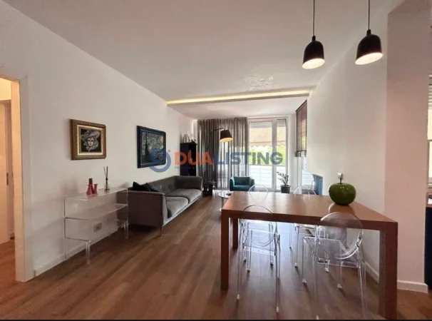 Tirane, jepet me qera apartament 2+1 , 900 € 