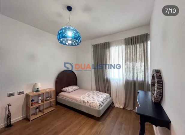Tirane, jepet me qera apartament 2+1 , 900 € 
