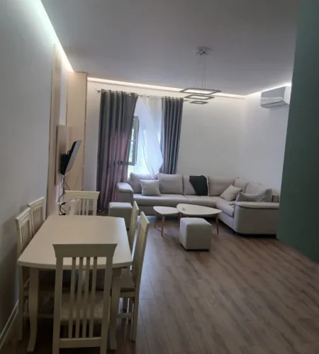 Tirane, jepet me qera apartament 2+1 , 90 m² 499 € 