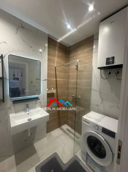 Tirane, jepet me qera apartament 1+1+Ballkon Kati 10, 75 m² 850 € (RRUGA MINE PEZA)