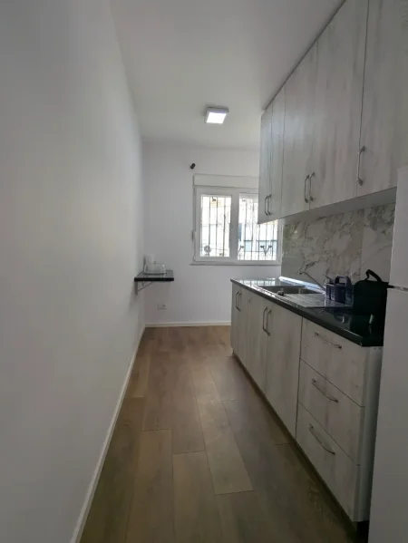 Tirane, shitet apartament 1+1 Kati 2, 65 m² 129.000 € (Laprake, prane KMY)