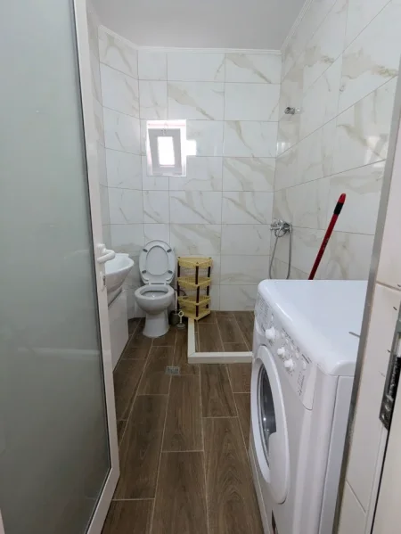 Tirane, shitet apartament 1+1 Kati 2, 65 m² 129.000 € (Laprake, prane KMY)