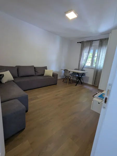 Tirane, shitet apartament 1+1 Kati 2, 65 m² 129.000 € (Laprake, prane KMY)