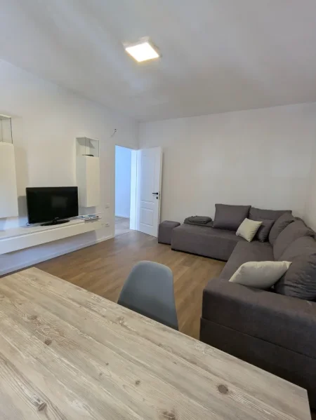 Tirane, shitet apartament 1+1 Kati 2, 65 m² 129.000 € (Laprake, prane KMY)