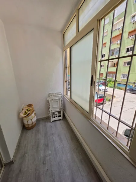 ● ZYRË : 110 m² Kati 1 Teknik (📍Petro Nini - Sheshi Willson ) 3 Ambiente Pune🌐 3 AC, I Mobiluar për ZYRË 😲 1000€ NETO/Muaj 🔥